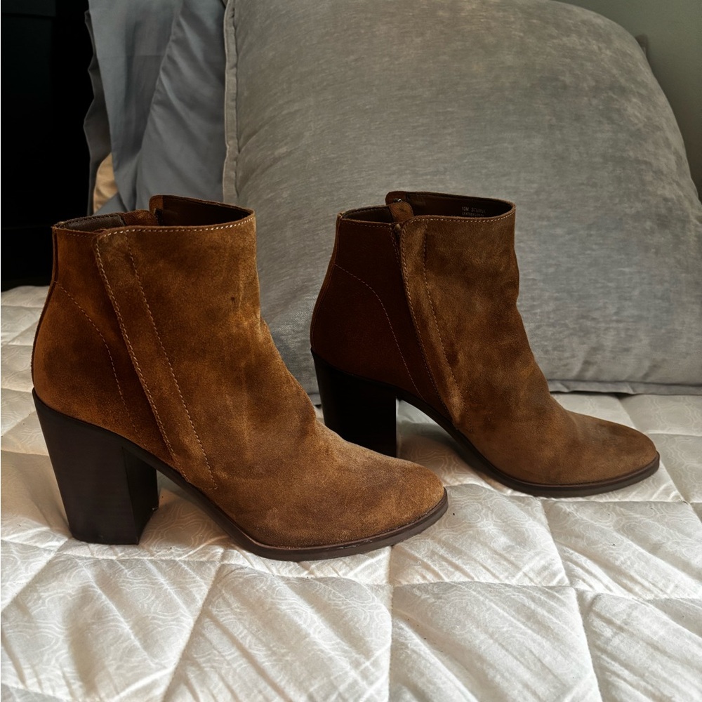 Dolce Vita brown suede bootie